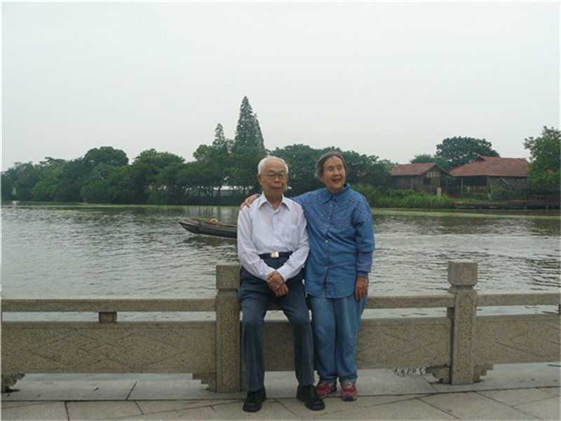 2008年6月18日，钱陈群第八世孙，《人民日报社》原社长钱李仁来南湖.JPG
